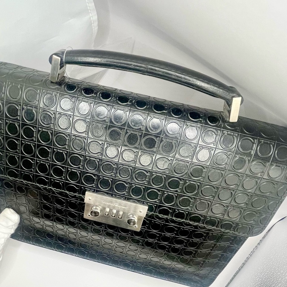 SALVATORE FERRAGAMO 🎄RARE 🎄 Combination Lock Black Logo Bag / Unisex - Picture 3 of 13